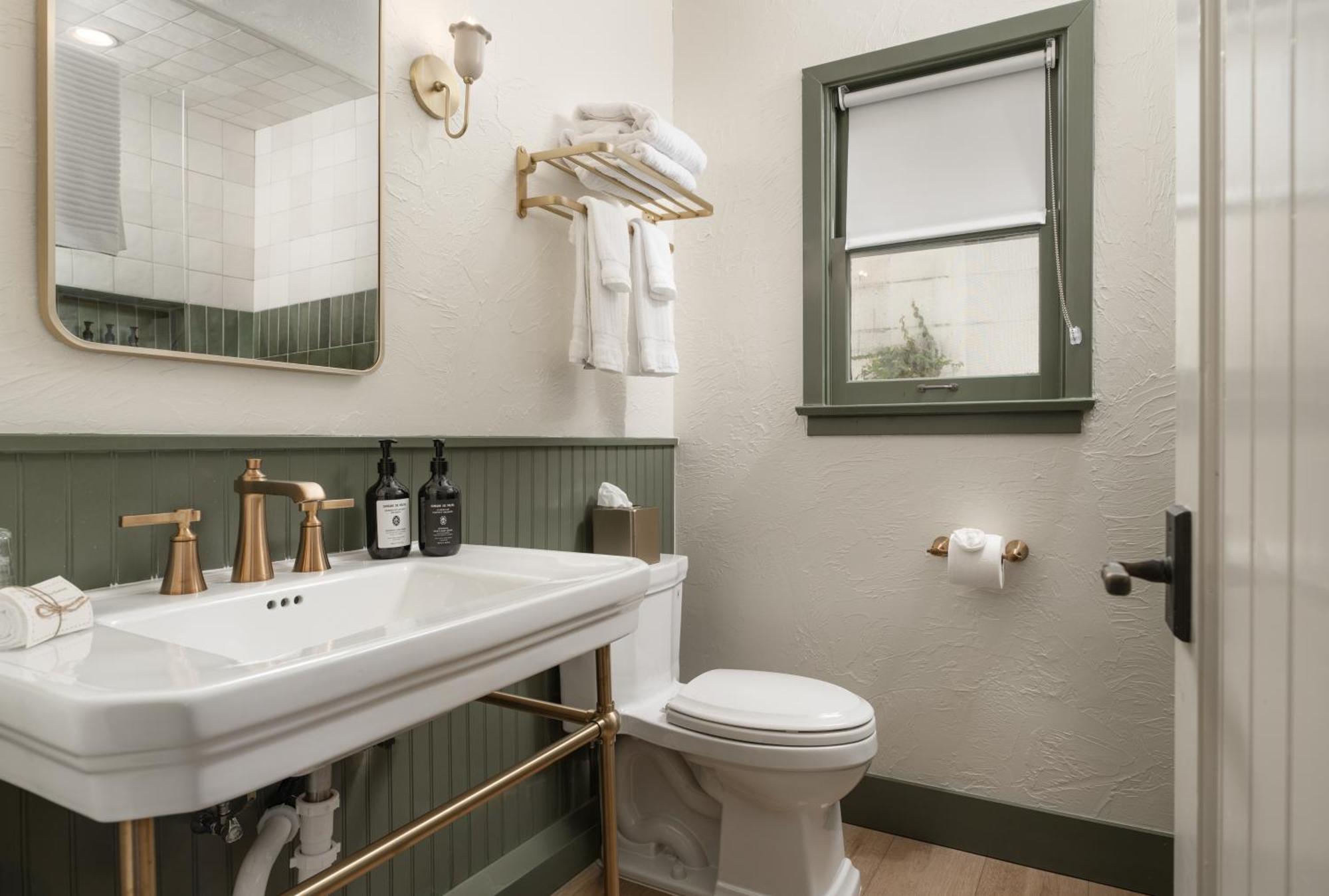 Petit Soleil - Bed, Breakfast And Bar Bed & Breakfast San Luis Obispo Exterior photo