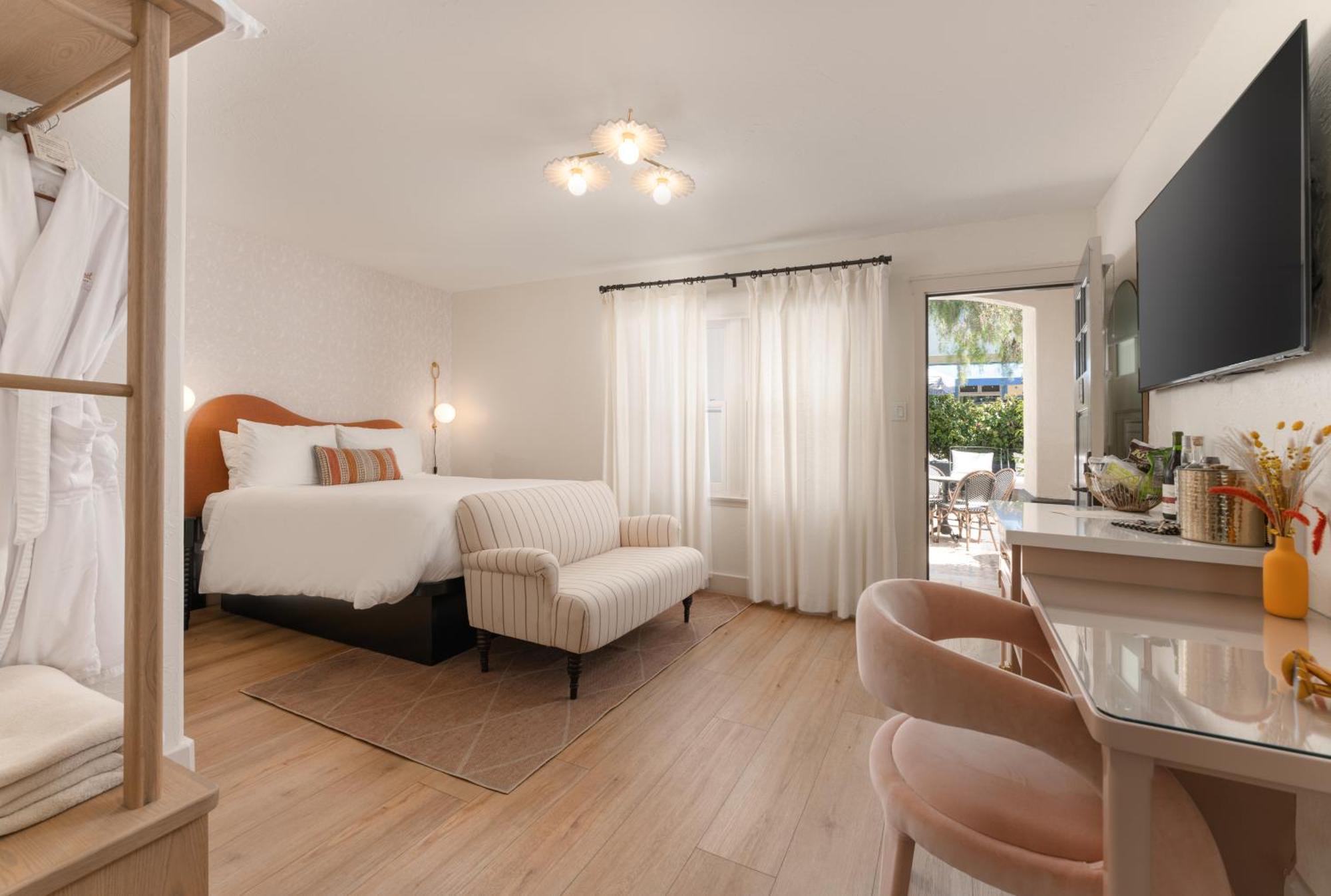 Petit Soleil - Bed, Breakfast And Bar Bed & Breakfast San Luis Obispo Exterior photo
