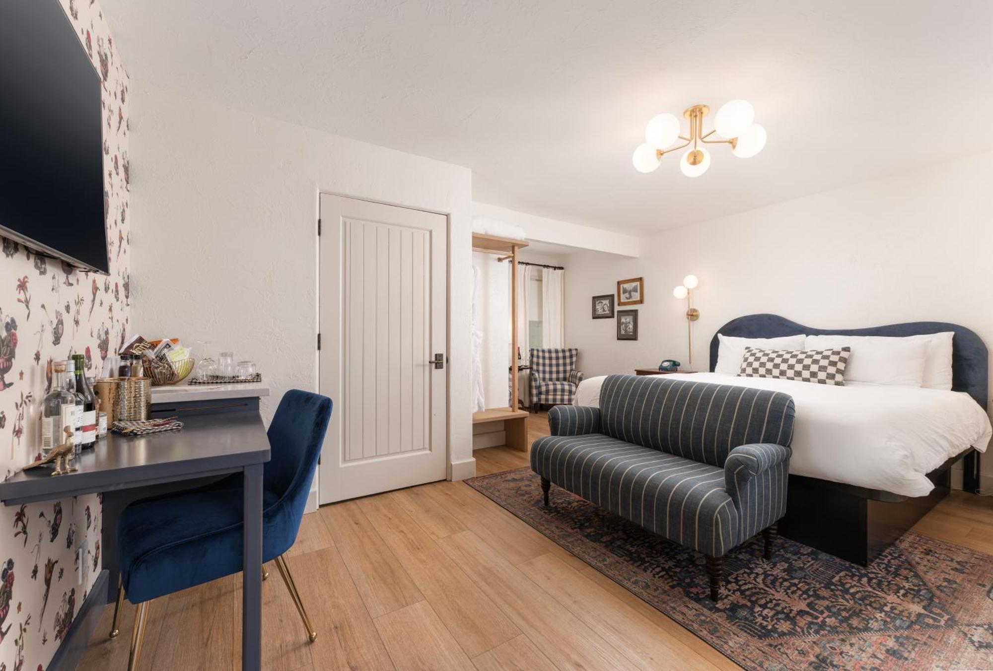 Petit Soleil - Bed, Breakfast And Bar Bed & Breakfast San Luis Obispo Exterior photo