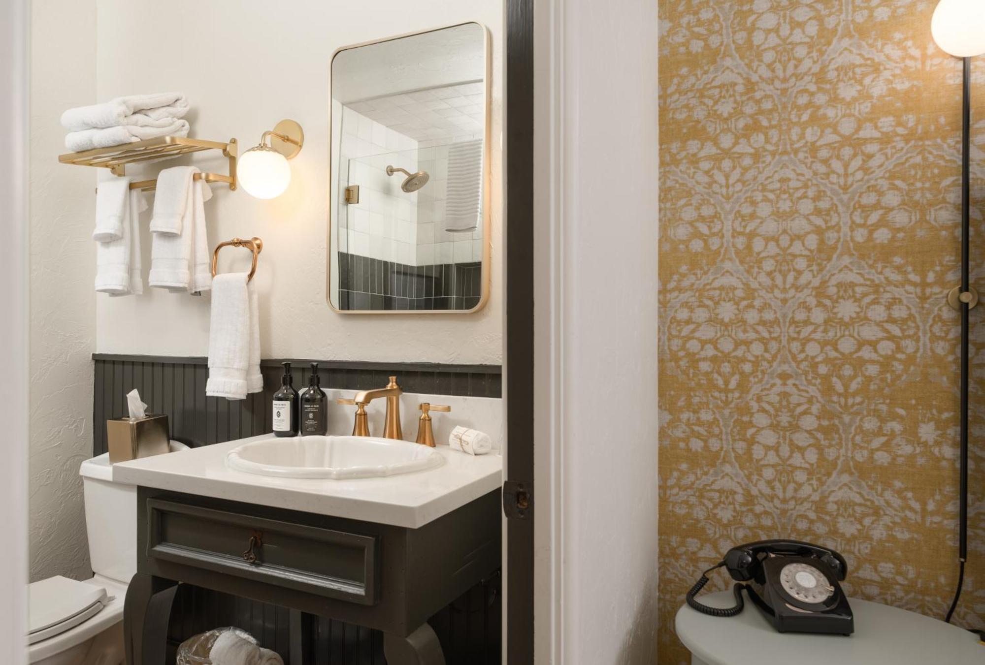 Petit Soleil - Bed, Breakfast And Bar Bed & Breakfast San Luis Obispo Exterior photo