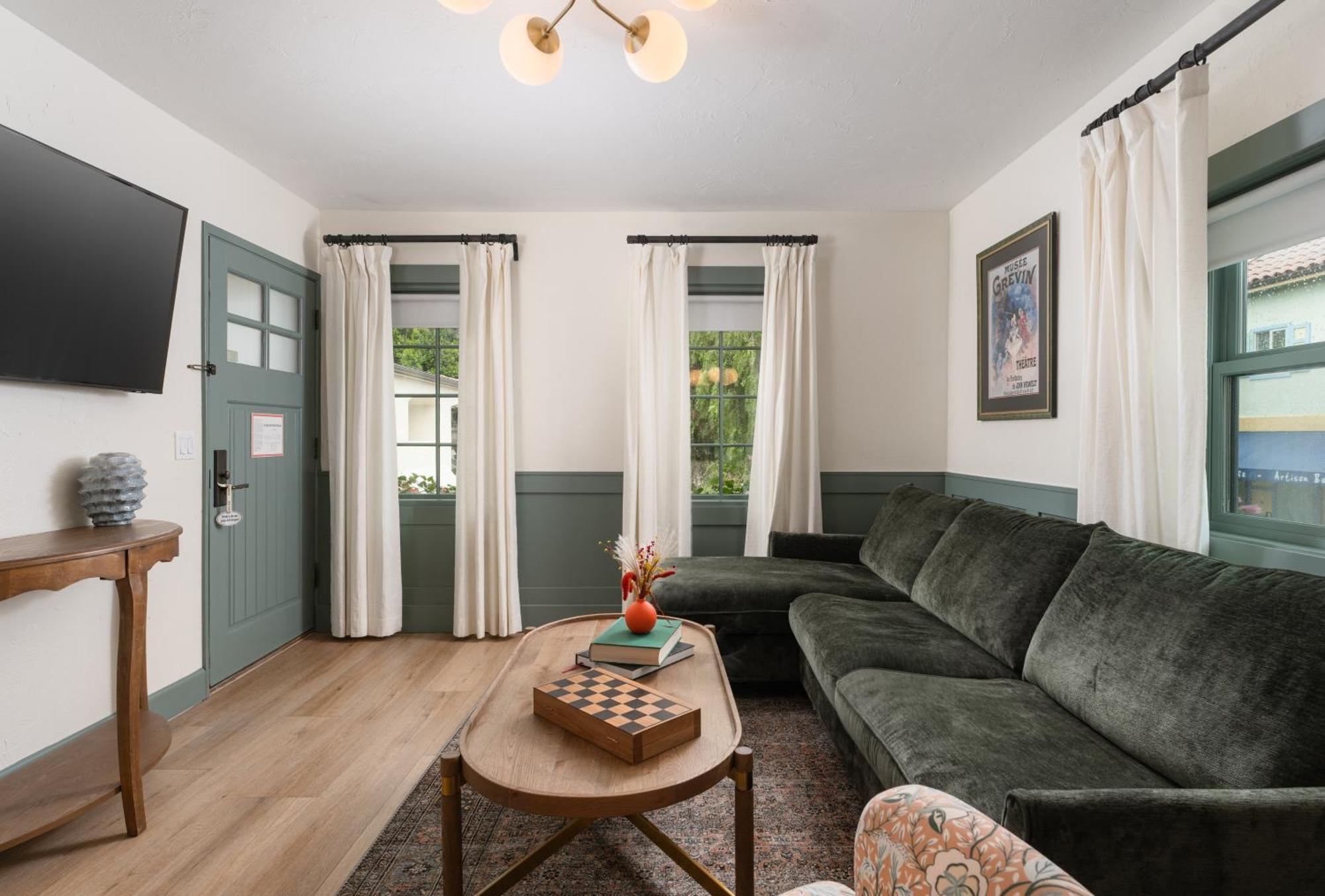 Petit Soleil - Bed, Breakfast And Bar Bed & Breakfast San Luis Obispo Exterior photo