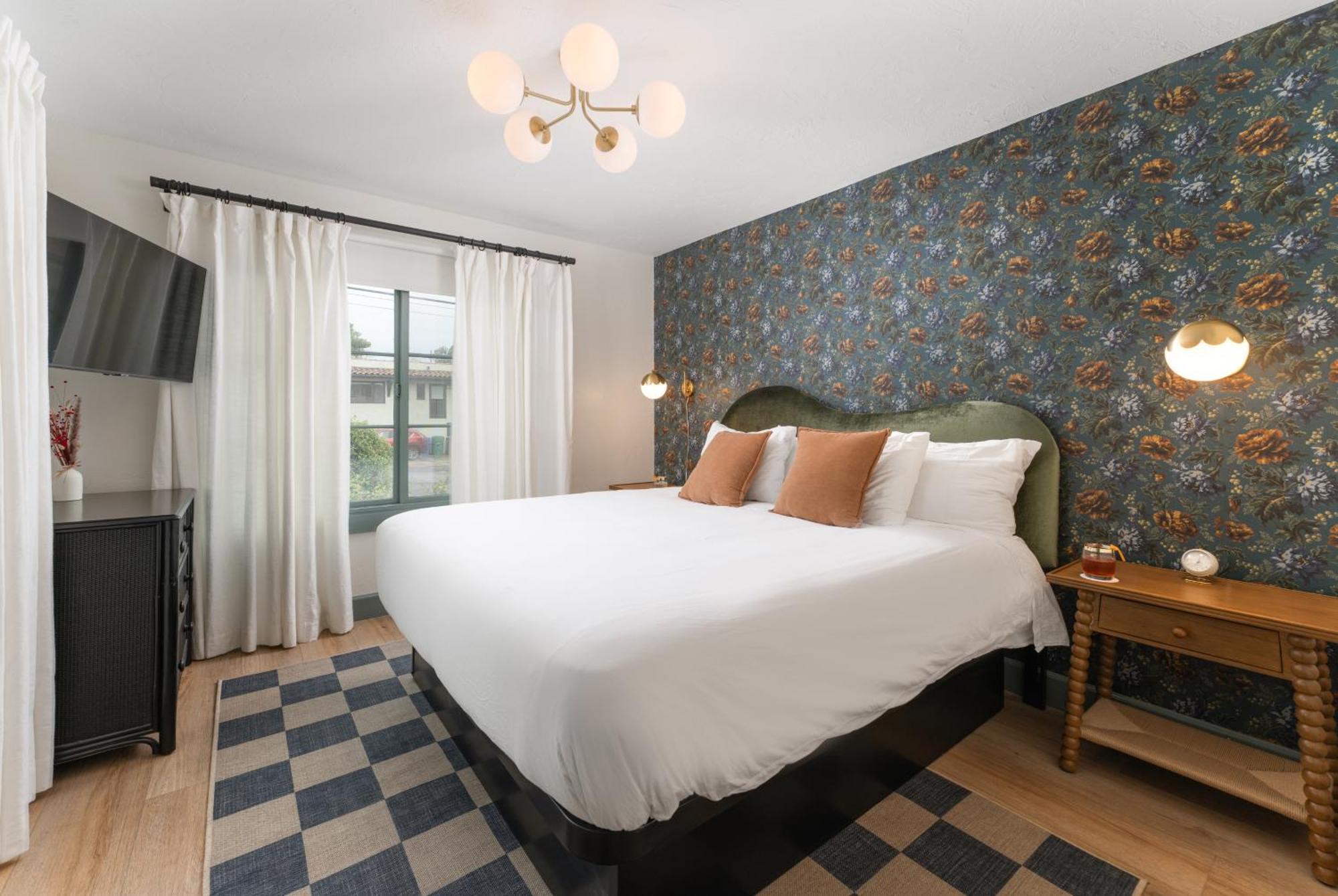 Petit Soleil - Bed, Breakfast And Bar Bed & Breakfast San Luis Obispo Exterior photo