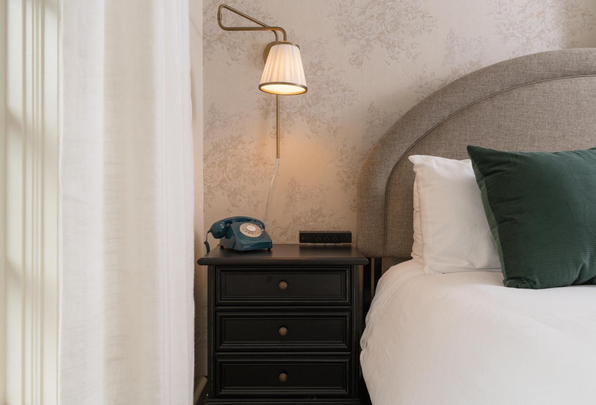 Petit Soleil - Bed, Breakfast And Bar Bed & Breakfast San Luis Obispo Exterior photo