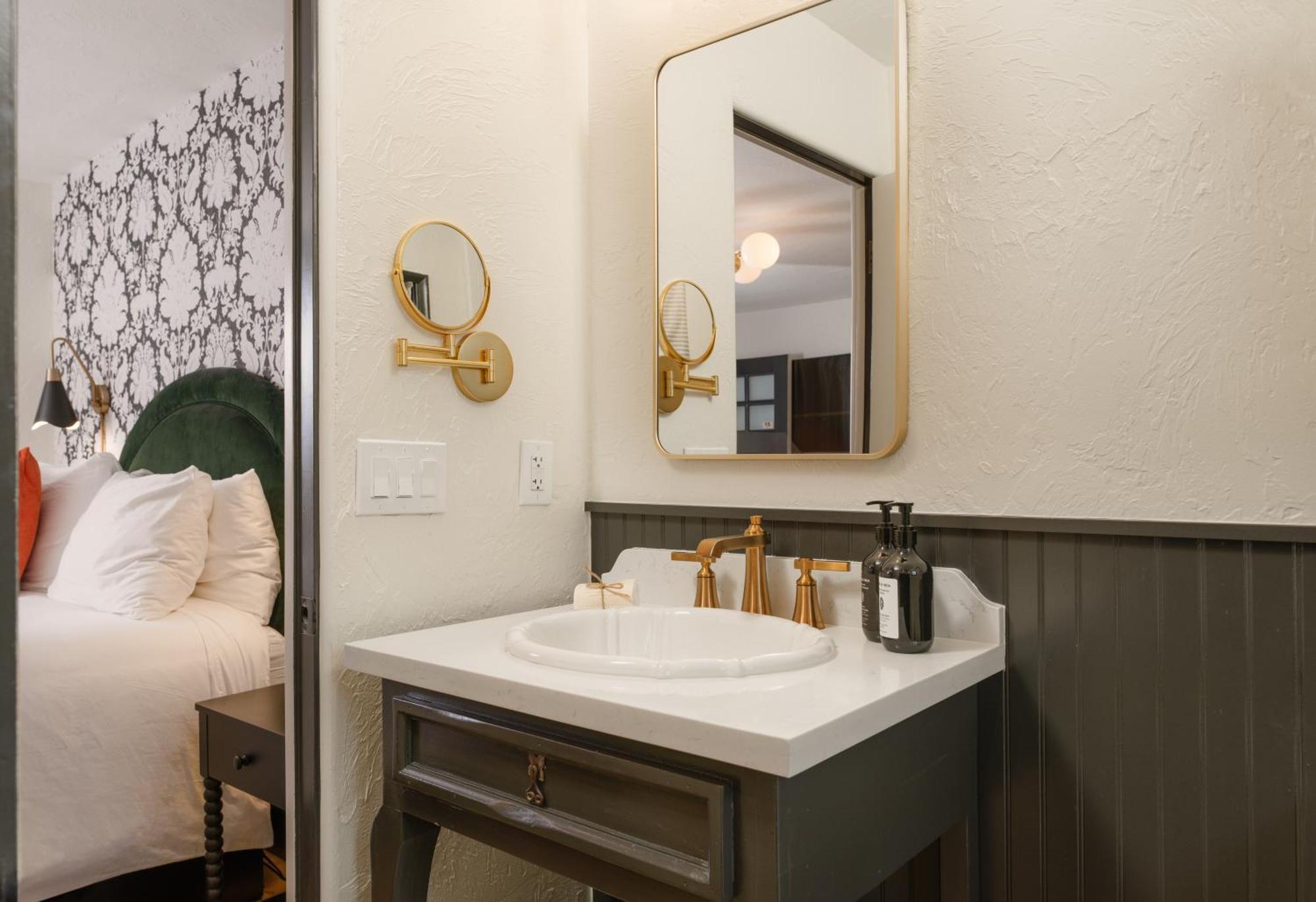 Petit Soleil - Bed, Breakfast And Bar Bed & Breakfast San Luis Obispo Exterior photo
