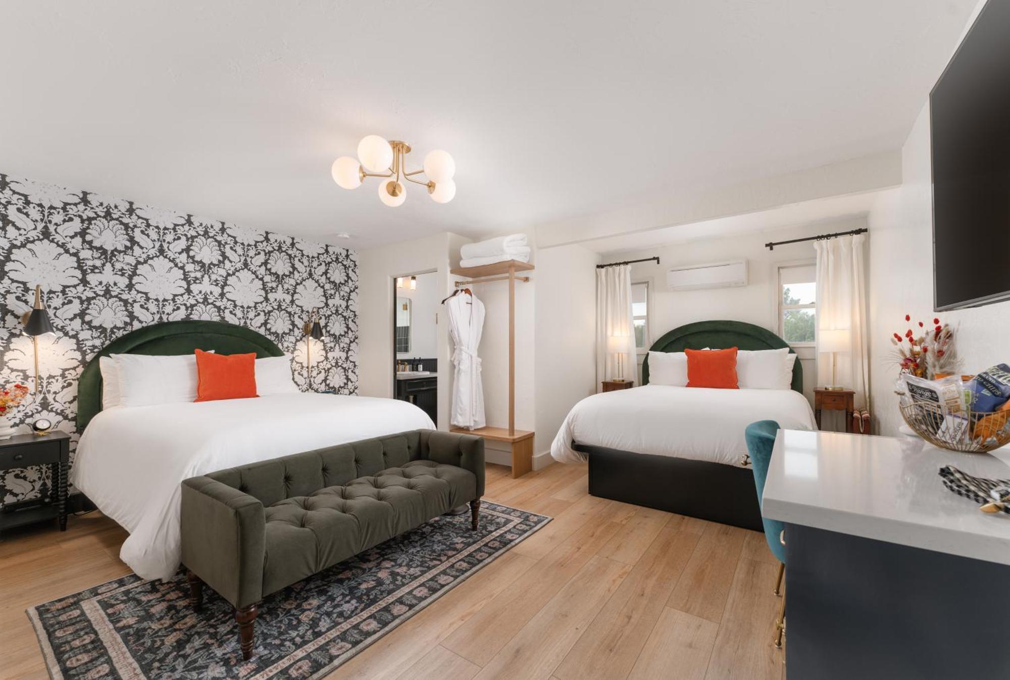 Petit Soleil - Bed, Breakfast And Bar Bed & Breakfast San Luis Obispo Exterior photo