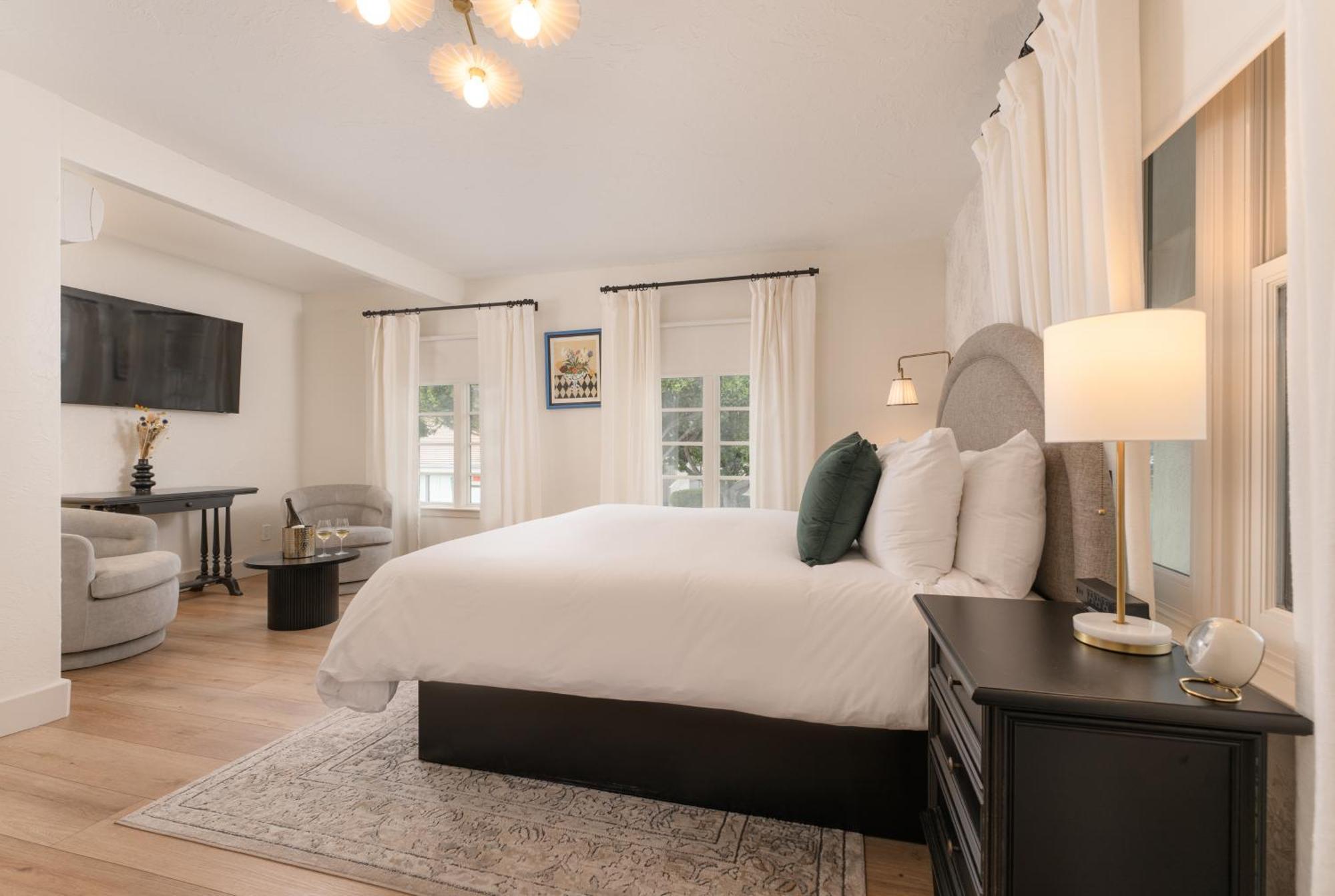 Petit Soleil - Bed, Breakfast And Bar Bed & Breakfast San Luis Obispo Exterior photo
