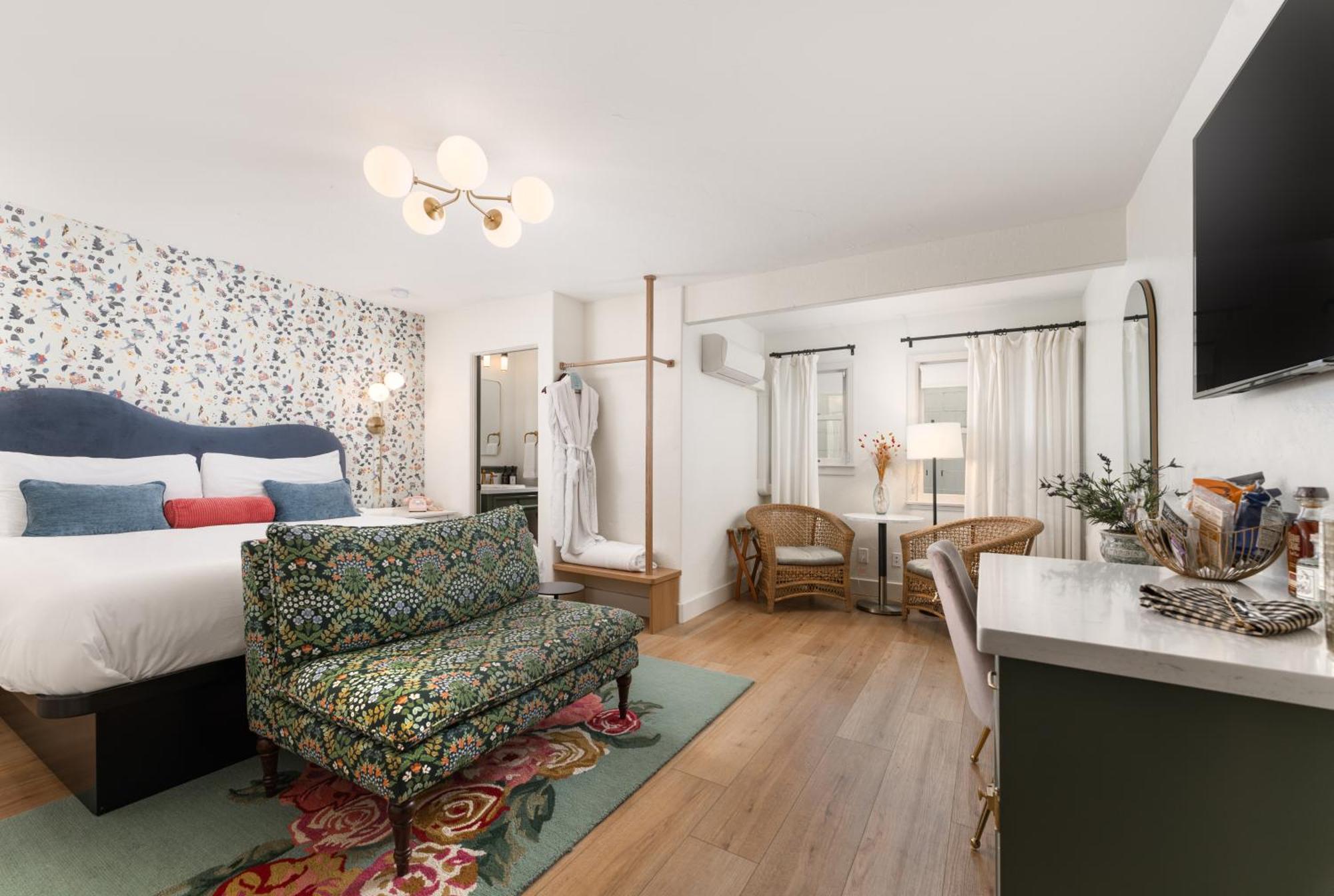 Petit Soleil - Bed, Breakfast And Bar Bed & Breakfast San Luis Obispo Exterior photo