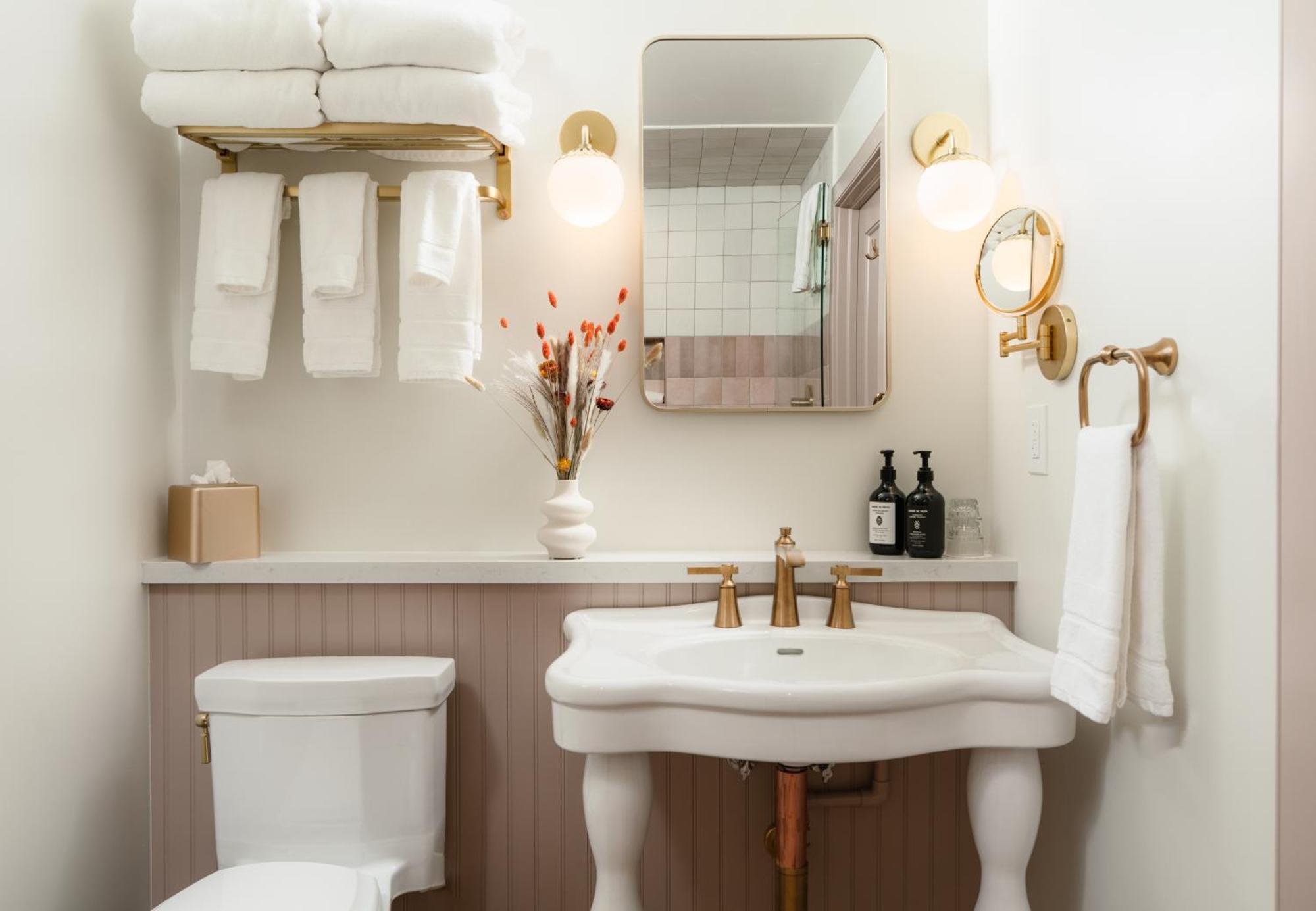 Petit Soleil - Bed, Breakfast And Bar Bed & Breakfast San Luis Obispo Exterior photo